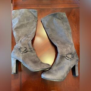 Chic Gray Suede Women's Heeled Boots